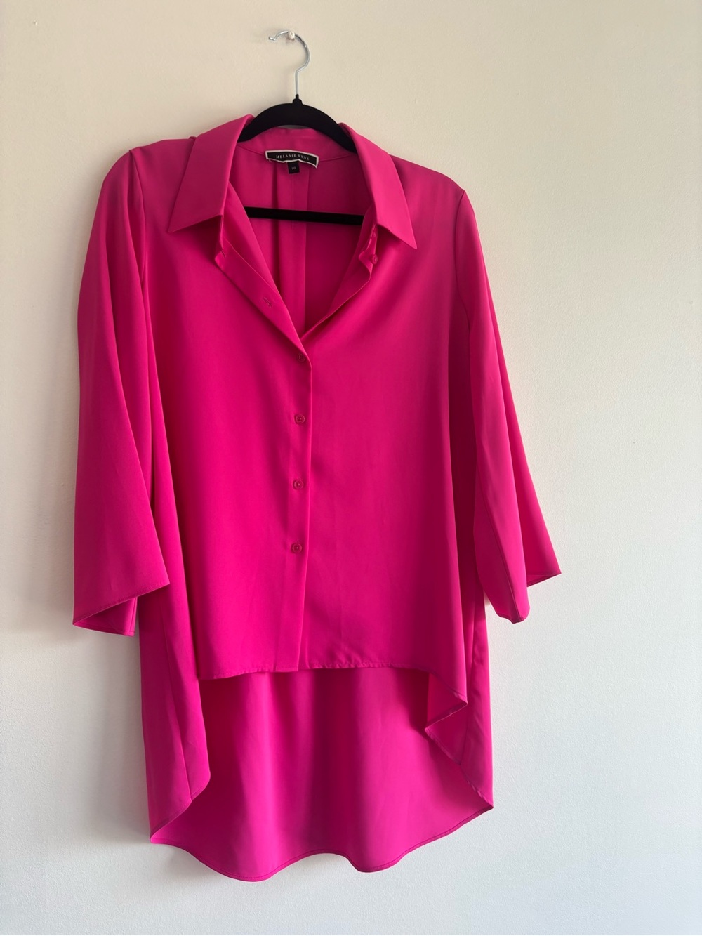 Melanie Lyne Fuchsia Button-Front Hi-Lo Blouse